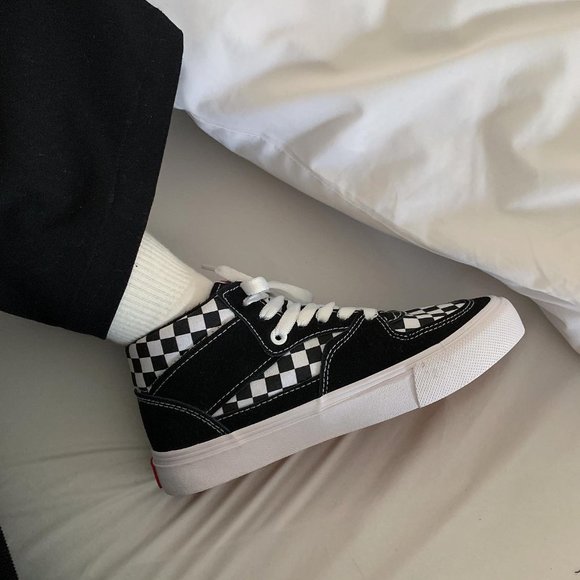 Hot girls' sneakers of the season!